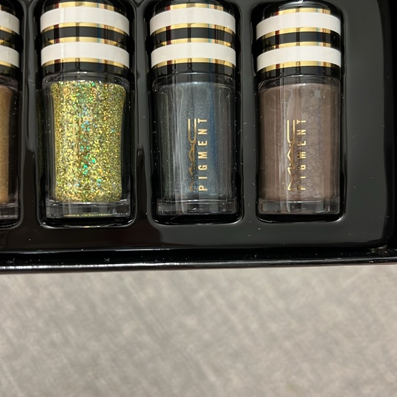Mac Cosmetics Limited Edition Pigments, New In Box - Picture 4 of 5